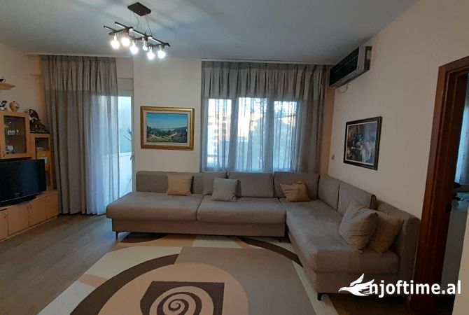 Shtepi me qera 2+1 ne Tirane - 750 Euro
