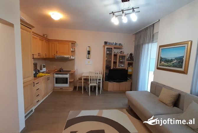 Shtepi me qera 2+1 ne Tirane - 750 Euro