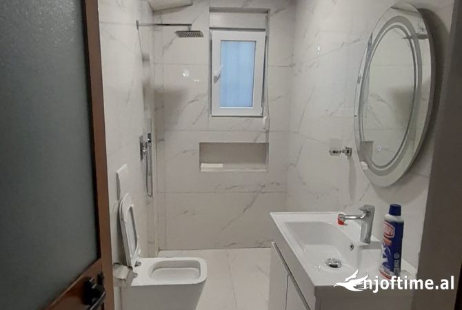 Shtepi me qera Apartament ne Tirane, 2+1, Mobilimi E mobiluar, Pagesa 550  Euro.