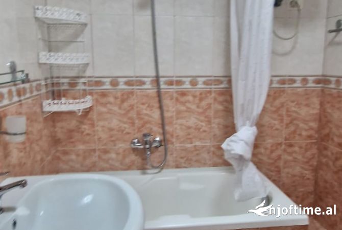 Shtepi me qera Apartament ne Tirane, 1+1, Mobilimi E mobiluar, Pagesa 650  Euro.