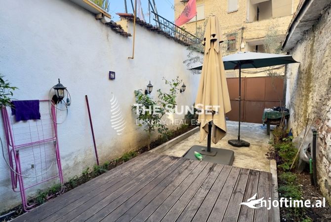 Shtepi me qera Apartament ne Tirane, 2+1, Mobilimi E mobiluar, Pagesa 400  Euro.