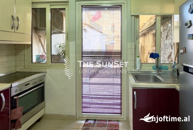 Shtepi me qera Apartament ne Tirane, 2+1, Mobilimi E mobiluar, Pagesa 400  Euro.