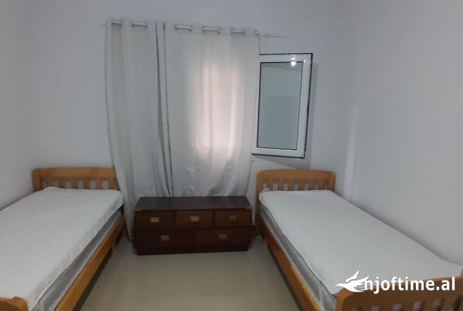 Shtepi me qera Apartament ne Tirane, 2+1, Mobilimi E mobiluar, Pagesa 400  Euro.