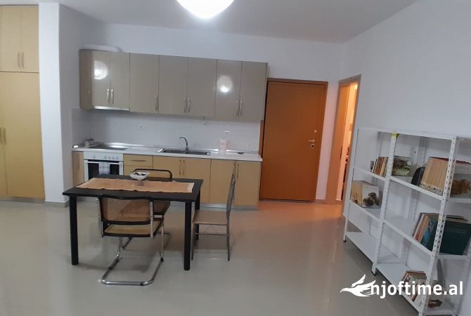 Shtepi me qera 2+1 ne Tirane - 400 Euro
