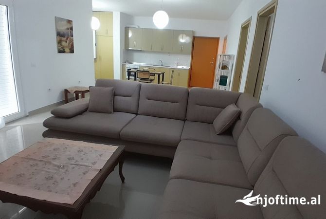 Shtepi me qera 2+1 ne Tirane - 400 Euro