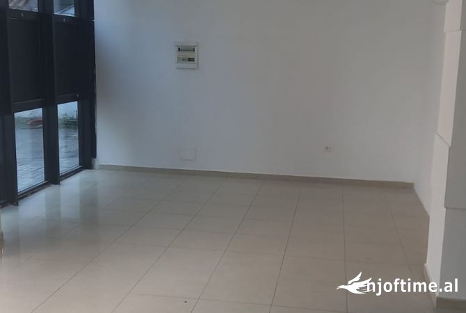 Ambient biznesi me qera 3+1 ne Tirane - 840 Euro