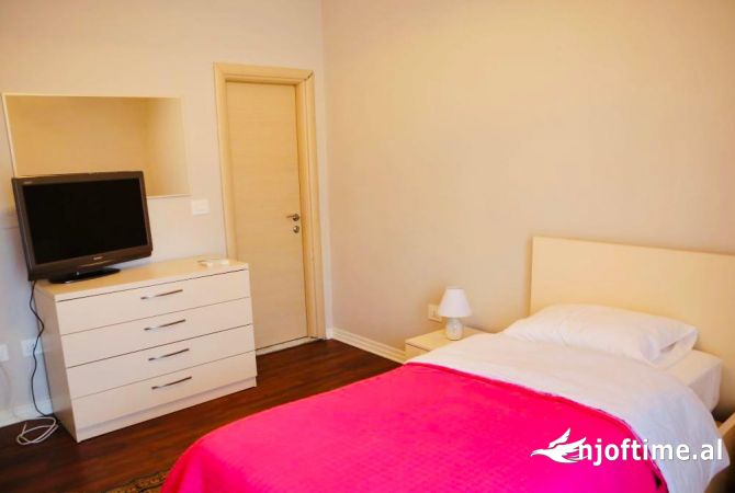 Shtepi me qera Apartament ne Tirane, 3+1, Mobilimi E mobiluar, Pagesa 800  Euro.