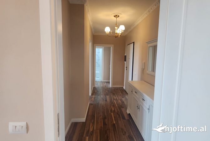 Shtepi ne shitje Apartament ne Tirane, 2+1, Mobilimi E mobiluar, Pagesa 263,000  Euro.