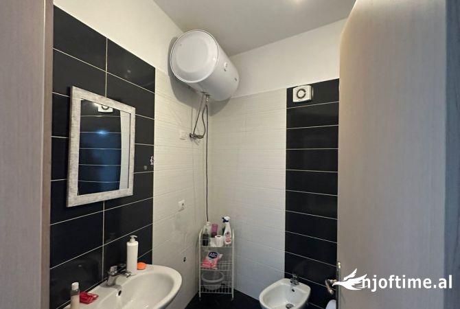 Shtepi me qera Apartament ne Tirane, 1+1, Mobilimi E mobiluar, Pagesa 55,000  Leke.