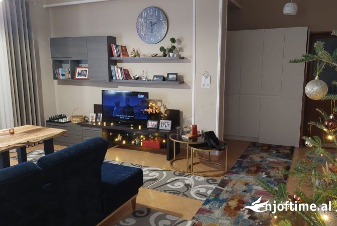 Shtepi me qera 5+1 ne Tirane - 550 Euro