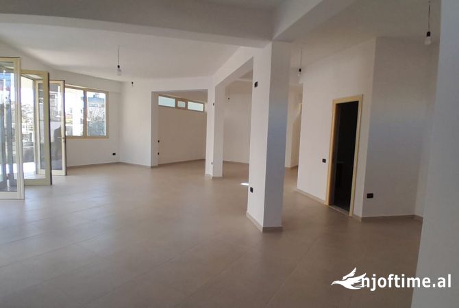 Ambient biznesi me qera 3+1 ne Tirane - 500 Euro