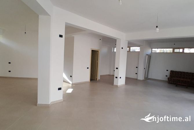 Ambient biznesi me qera 3+1 ne Tirane - 500 Euro