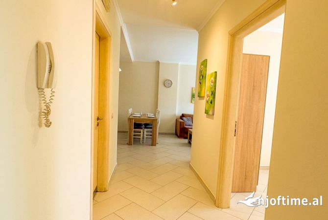 Shtepi me qera Apartament ne Tirane, 2+1, Mobilimi E mobiluar, Pagesa 650  Euro.