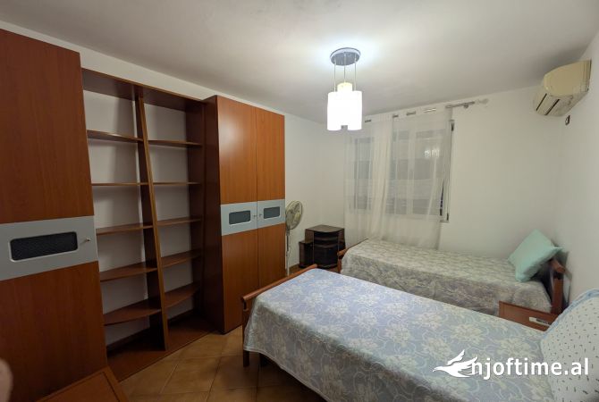 Shtepi me qera Apartament ne Tirane, 3+1, Mobilimi E mobiluar, Pagesa 550  Euro.