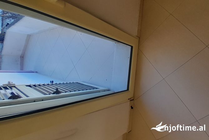 Shtepi me qera Apartament ne Tirane, 3+1, Mobilimi E mobiluar, Pagesa 500  Euro.