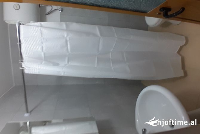 Shtepi me qera Apartament ne Tirane, 2+1, Mobilimi E mobiluar, Pagesa 400  Euro.