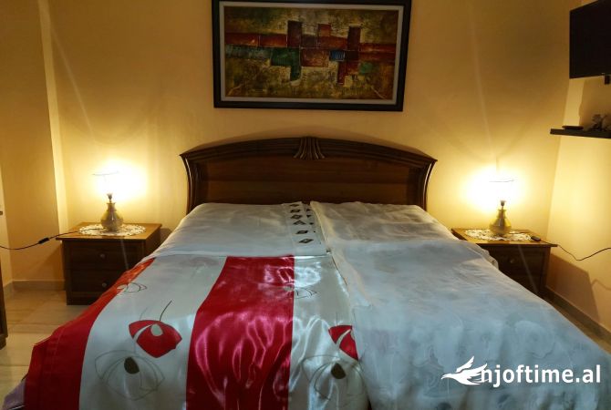 Shtepi ne shitje Apartament ne Tirane, 2+1, Mobilimi E mobiluar, Pagesa 129,000  Euro.