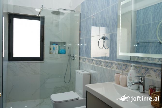 Shtepi me qera Apartament ne Tirane, 3+1, Mobilimi E mobiluar, Pagesa 500  Euro.