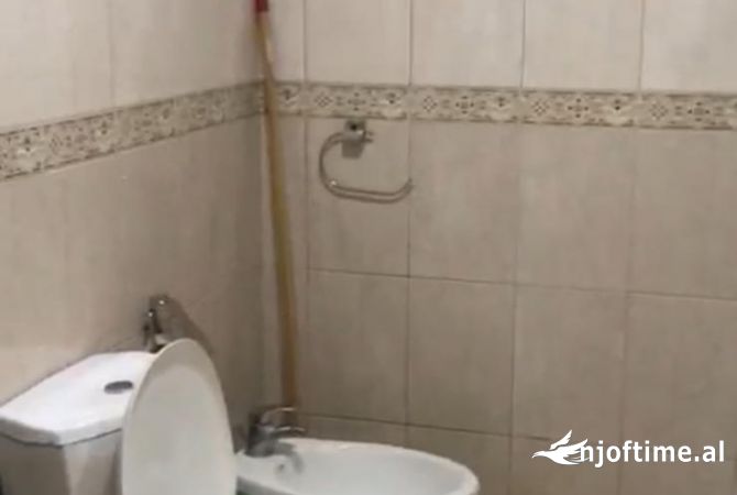 Shtepi me qera Apartament ne Tirane, 2+1, Mobilimi E mobiluar, Pagesa 400  Euro.