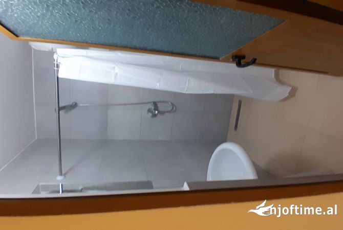 Shtepi me qera Apartament ne Tirane, 3+1, Mobilimi Bosh, pa mobiluar, Pagesa 500  Euro.