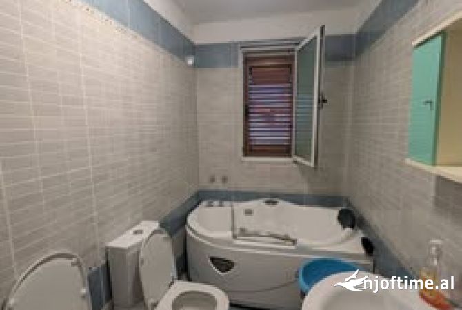Shtepi me qera Apartament ne Tirane, 3+1, Mobilimi E mobiluar, Pagesa 450  Euro.