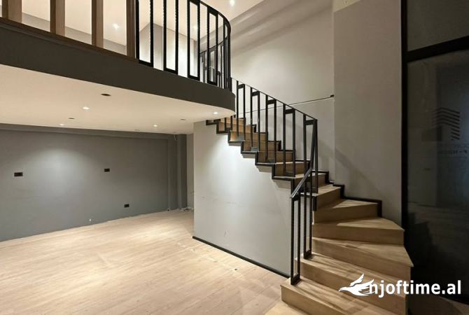 Jepet me qira dyqan Dupleks tek Pro Credit - Laprake