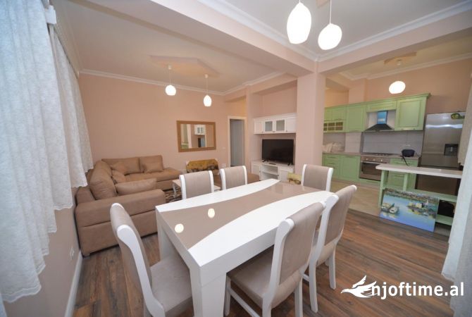Shtepi me qera 2+1 ne Tirane - 1,100 Euro