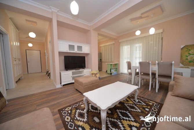 Shtepi me qera 2+1 ne Tirane - 1,100 Euro