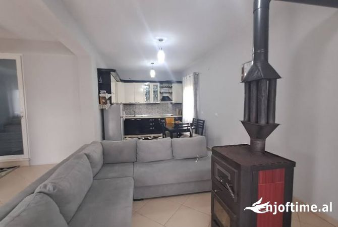 Shtepi ne shitje 7+1 ne Tirane - 240,000 Euro