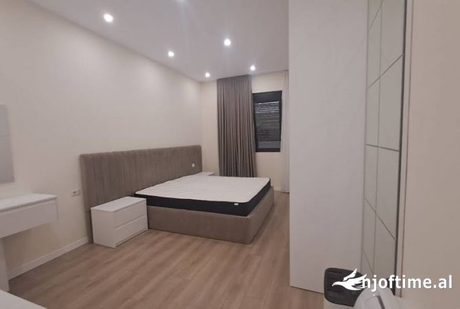 Shtepi ne shitje Apartament ne Tirane, 2+1, Mobilimi E mobiluar, Pagesa 270,000  Euro.