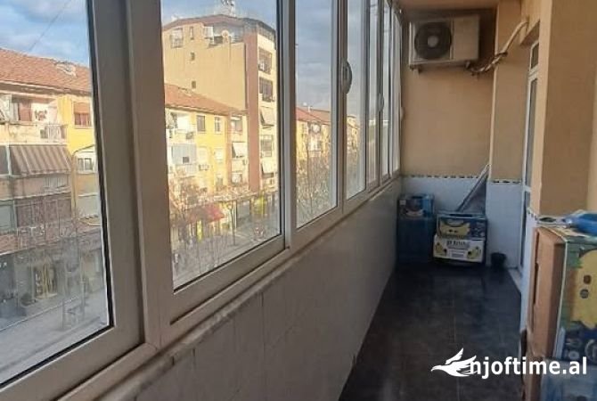 Ambient biznesi me qera 3+1 ne Tirane - 1,500 Euro