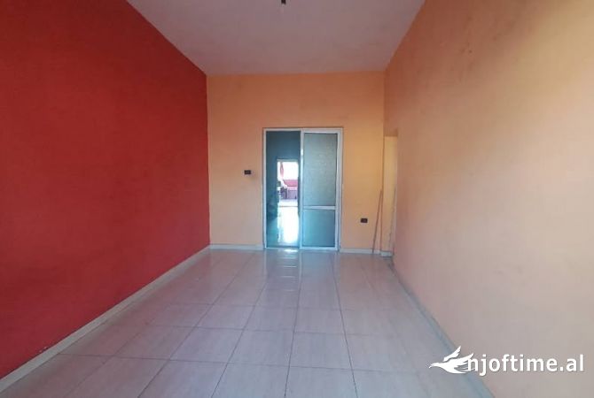 Ambient 160 m2 me qira (Medreseja)