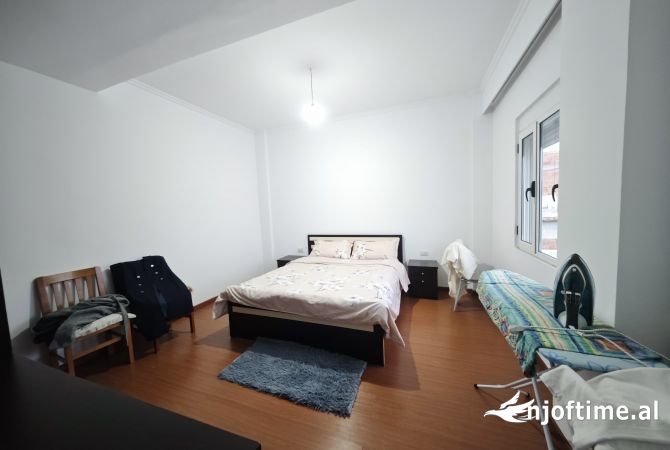 Shtepi ne shitje Shtepi Private ne Tirane, 3+1, Mobilimi E mobiluar, Pagesa 220,000  Euro.