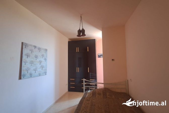 Shtepi ne shitje Apartament ne Tirane, 1+1, Mobilimi Bosh, pa mobiluar, Pagesa 68,000  Euro.