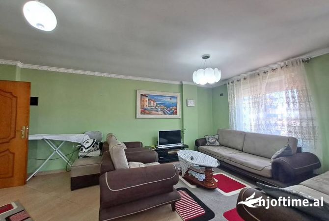 Shtepi ne shitje Apartament ne Tirane, 2+1, Mobilimi E mobiluar, Pagesa 135,000  Euro.