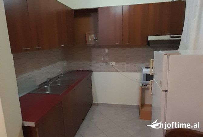 Shtepi me qera Apartament ne Tirane, 1+1, Mobilimi E mobiluar, Pagesa 250  Euro.