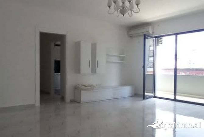Shtepi ne shitje Apartament ne Vlore, 3+1, Mobilimi E mobiluar, Pagesa 345,000  Euro.