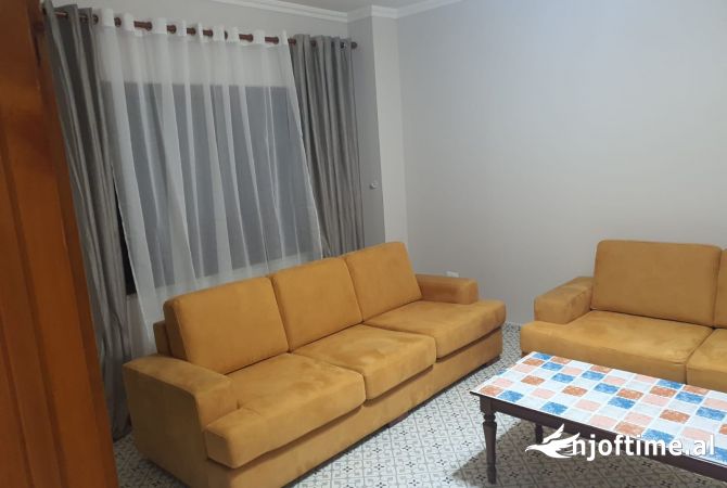 Shtepi me qera Apartament ne Tirane, 2+1, Mobilimi E mobiluar, Pagesa 550  Euro.
