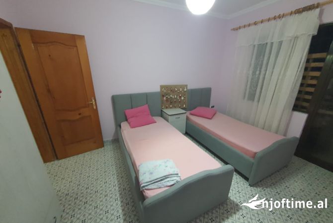 Shtepi me qera Apartament ne Tirane, 2+1, Mobilimi E mobiluar, Pagesa 550  Euro.