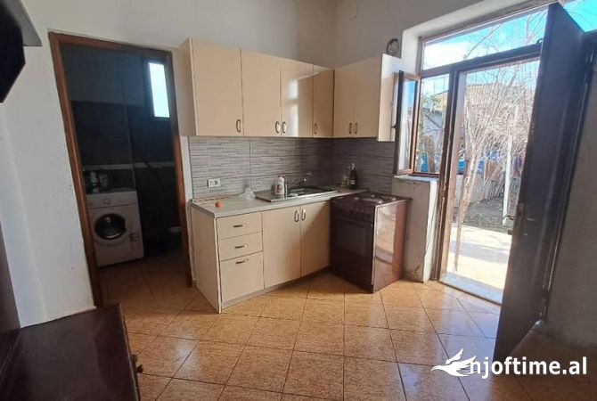 Shtepi me qera 1+1 ne Tirane - 210 Euro