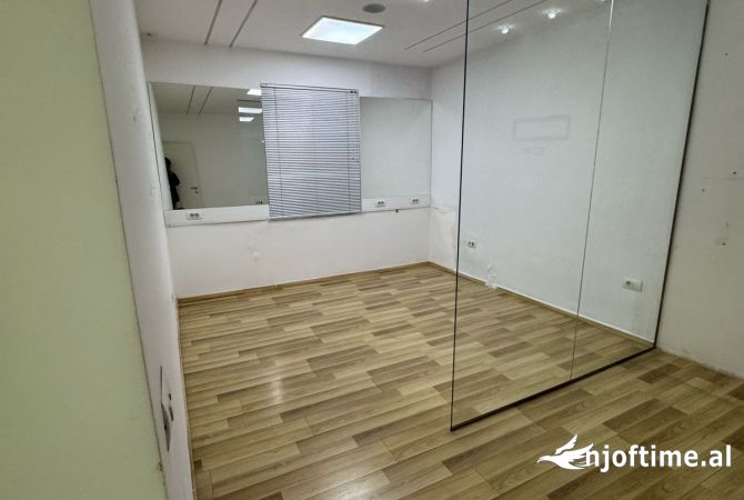 Shtepi me qera 2+1 ne Tirane - 700 Euro