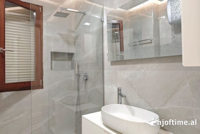 Shtepi me qera Apartament ne Tirane, 1+1, Mobilimi E mobiluar, Pagesa 550  Euro.