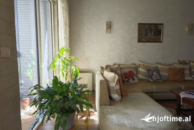 Shtepi me qera 2+1 ne Tirane - 750 Euro