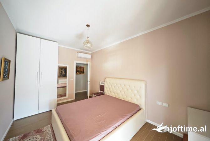 Shtepi me qera 2+1 ne Tirane - 800 Euro