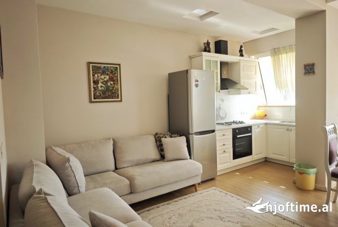 Shtepi me qera 2+1 ne Tirane - 800 Euro
