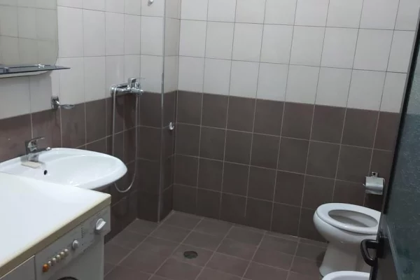 Shtepi me qera 1+1 ne Tirane - 46,000 Leke