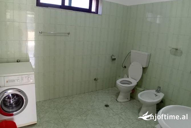Shtepi me qera Apartament ne Tirane, 1+1, Mobilimi E mobiluar, Pagesa 45,000  Leke.