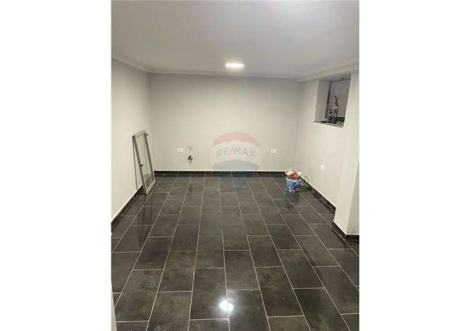 Ambient biznesi me qera 3+1 ne Tirane - 240 Euro
