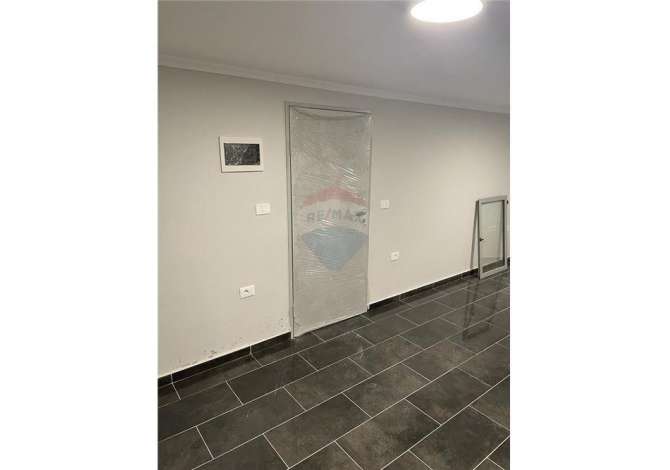 Ambient biznesi me qera 3+1 ne Tirane - 240 Euro