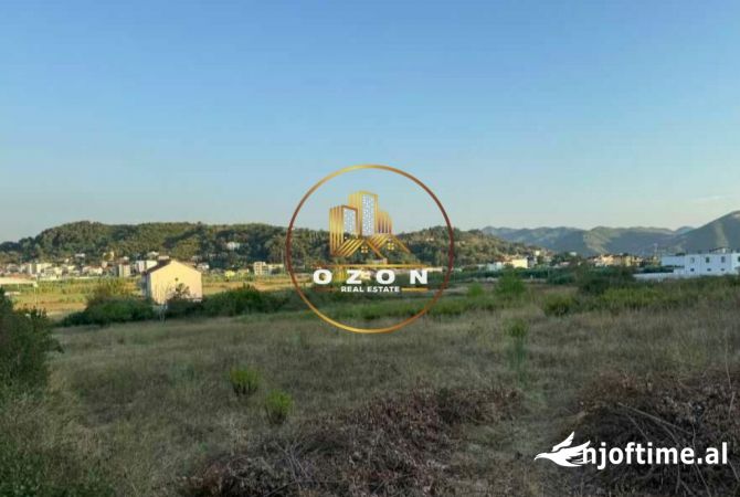 Truall ose Toke ne Tirane - 196,000 Euro